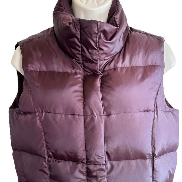 Eddie Bauer ~ Plum Goose Down Puffer Vest ~ Size Small ~ interior zipped pocket - Picture 4 of 13